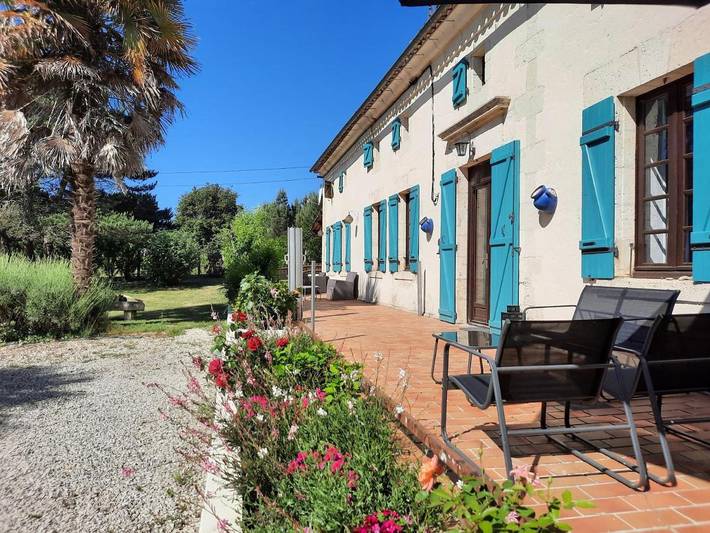 Location de vacances pour 14 personnes, avec terrasse et piscine ainsi que vue et jardin, animaux acceptés à Saint-Vallier - 2