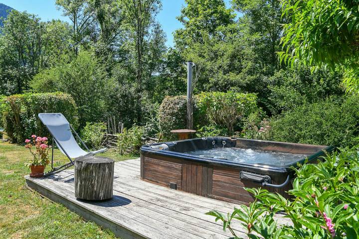 Location de vacances pour 4 personnes, avec Jacuzzi et Jardin dans Parc naturel régional du Massif des Bauges