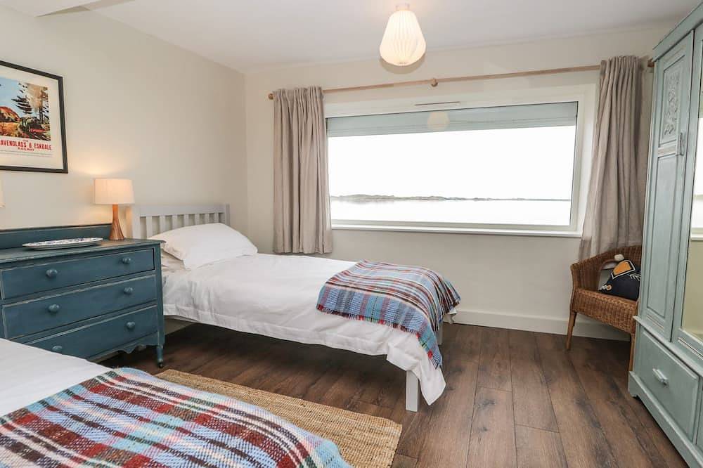 Waterside, family friendly, with open fire in Ravenglass in Ravenglass, Lake District