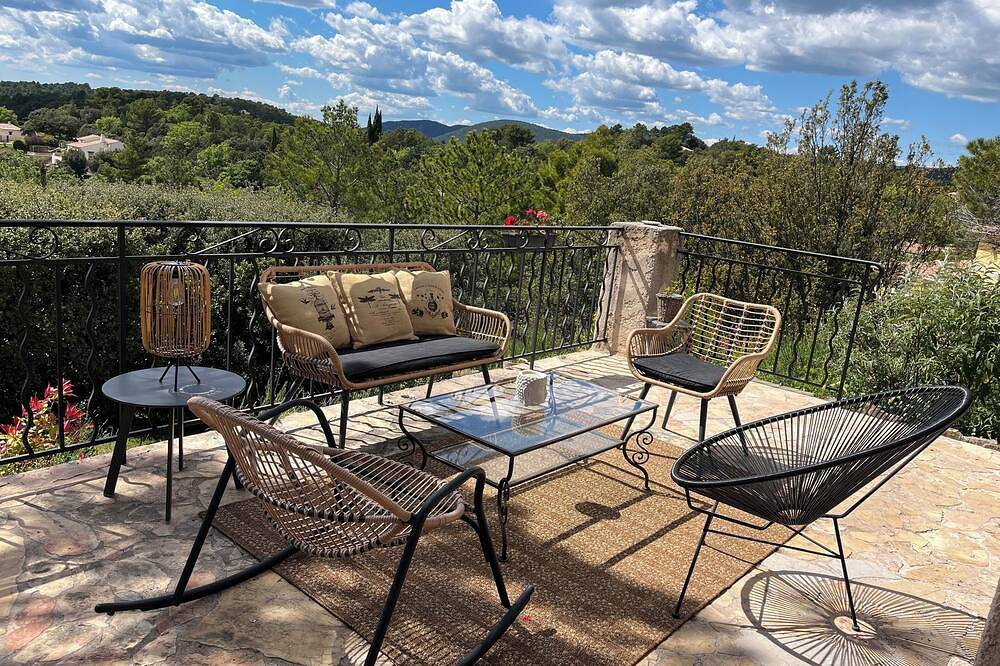 Belle Maison Provençale Située Dans un Écrin de Verdure Avec vue Panoramique in Tourtour, Draguignan region