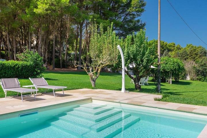 Location de vacances pour 7 personnes, avec jardin ainsi que piscine et vue, adapté aux familles à Baia di Gallipoli