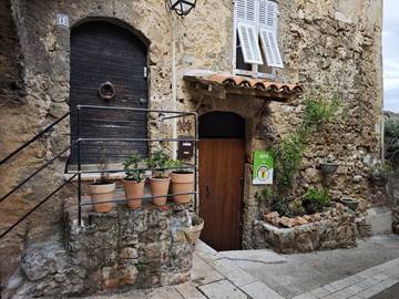 Gîte pour 4 personnes, animaux acceptés à Villecroze