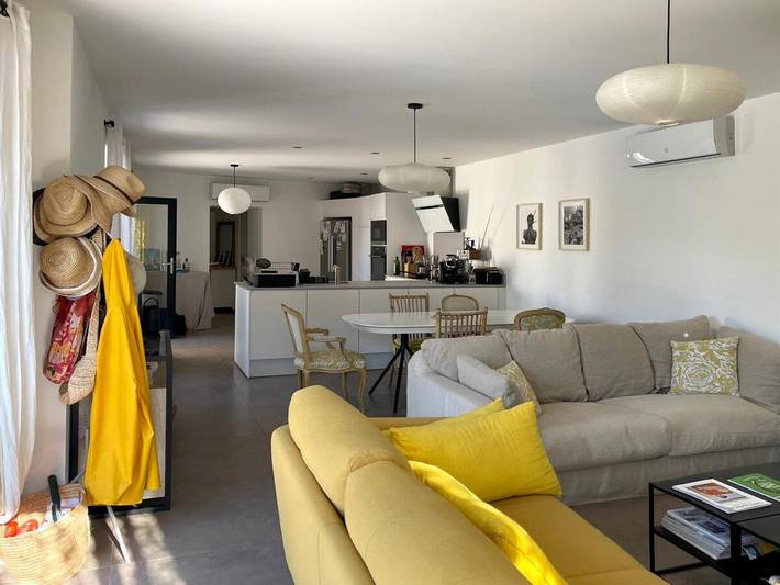 Casa de vacaciones para 8 personas, con vistas además de jardín y piscina - 1