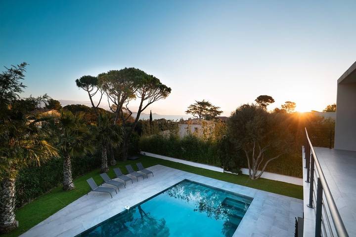 Villa voor 8 personen, with zwembad and terras as well as tuin in Saint-Aygulf