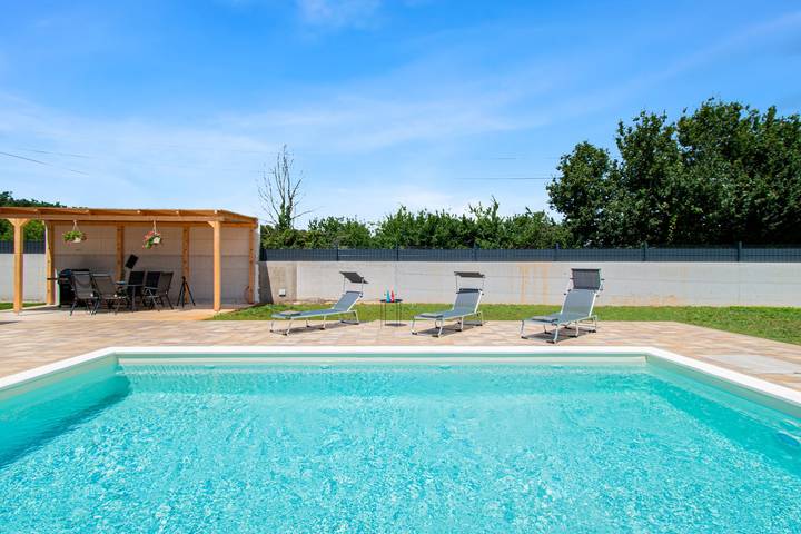 Villa pour 7 personnes, avec jardin ainsi que terrasse et piscine à Loborika - 3