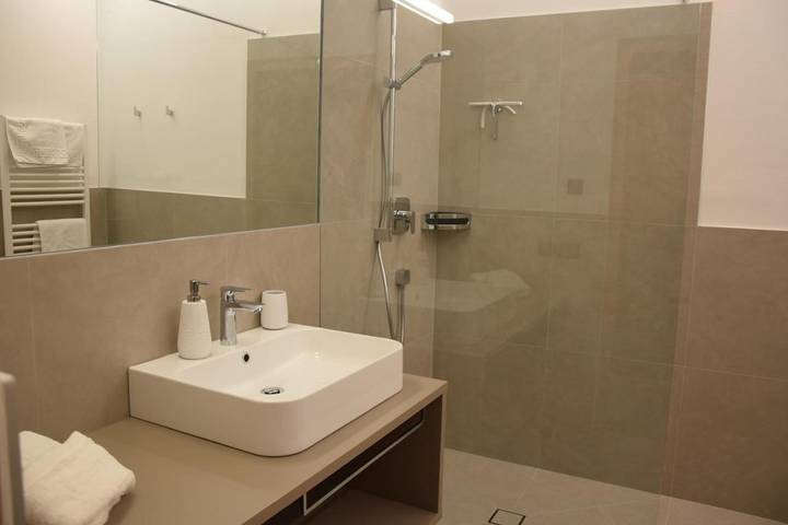 Ferienwohnung für 4 Personen, mit Terrasse und Garten sowie Pool und Sauna in Marling - 2