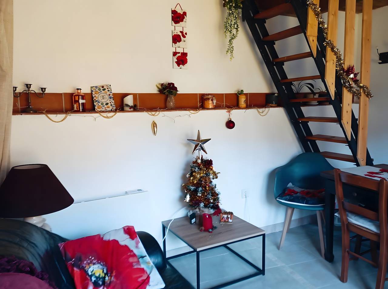 Cottage 'Gîte Les Coquelicots' with Shared Pool, Wi-Fi and Air Conditioning in Saint-Sébastien-d'Aigrefeuille, Cévennes