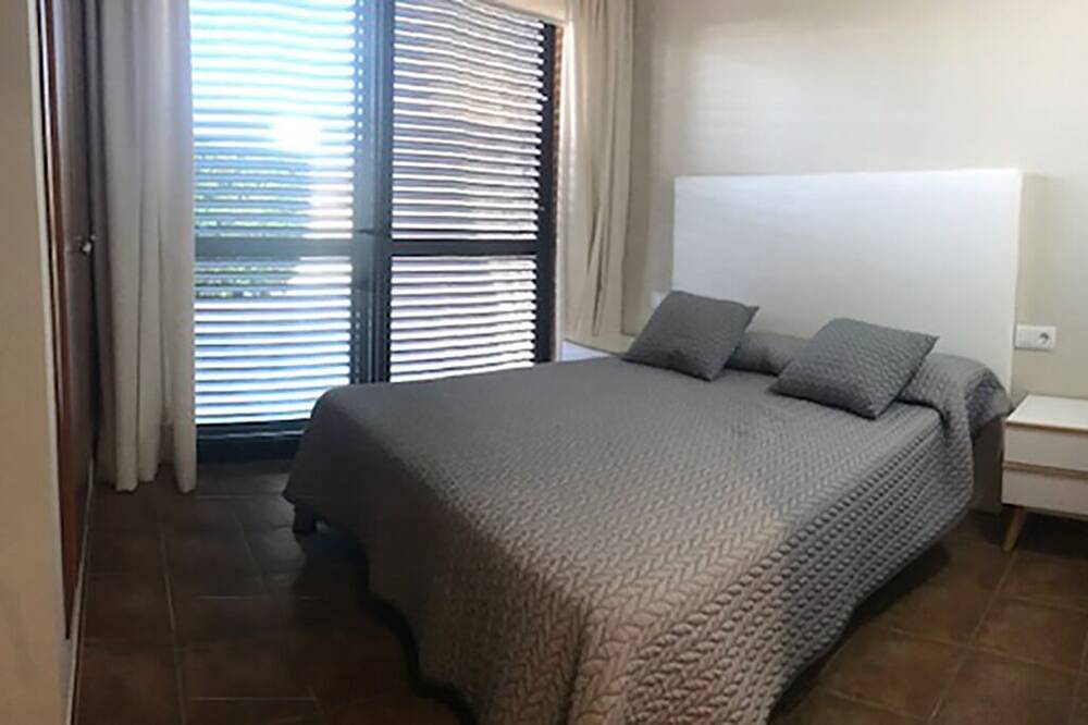 Paceful single design house with pool and garden 5min far to beaches. in Albons, Costa Brava