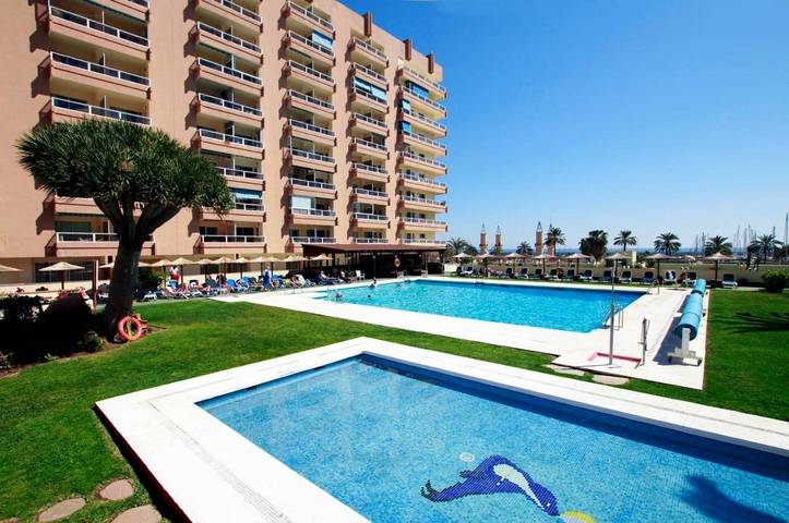 Apartahotel para 10 personas, con Terraza y Jardín en Fuengirola