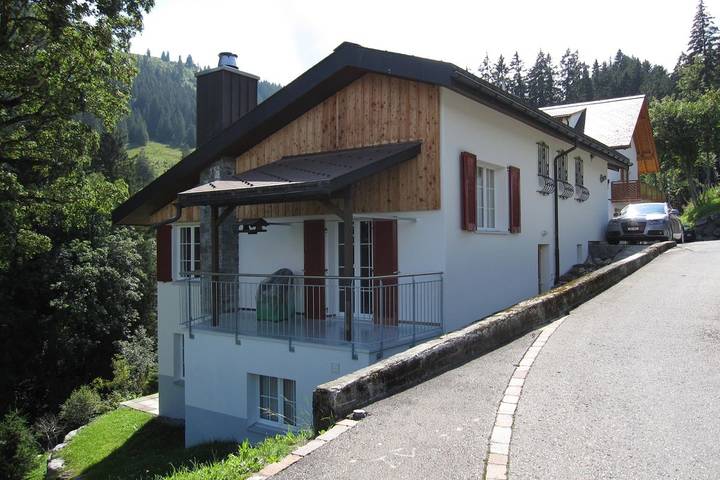 Ganze Ferienwohnung, Haus Ahorn - 4.5 Zimmerwohnung Bad/Dusche/Balkon in Flumserberg, Flums