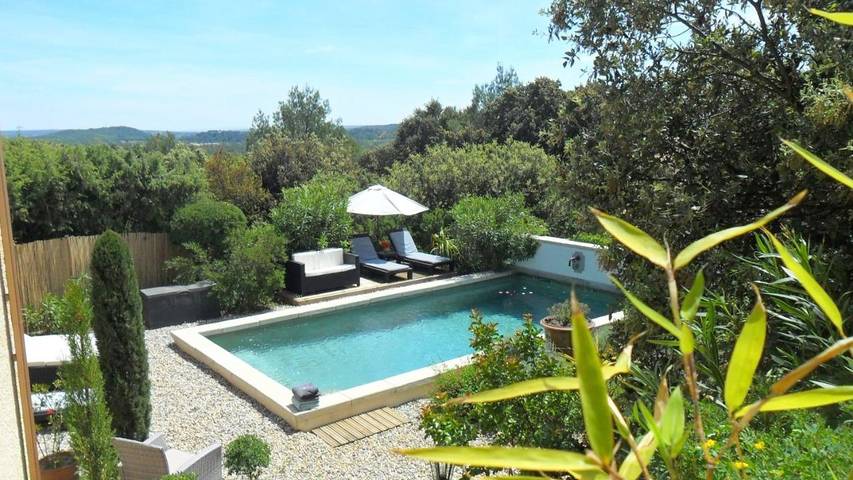 Appartement de vacances pour 3 personnes, avec Terrasse et Jardin ainsi que Piscine et Vue