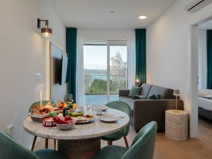Ferienwohnung für 4 Personen, mit Balkon und Terrasse sowie Seeblick in Villach
