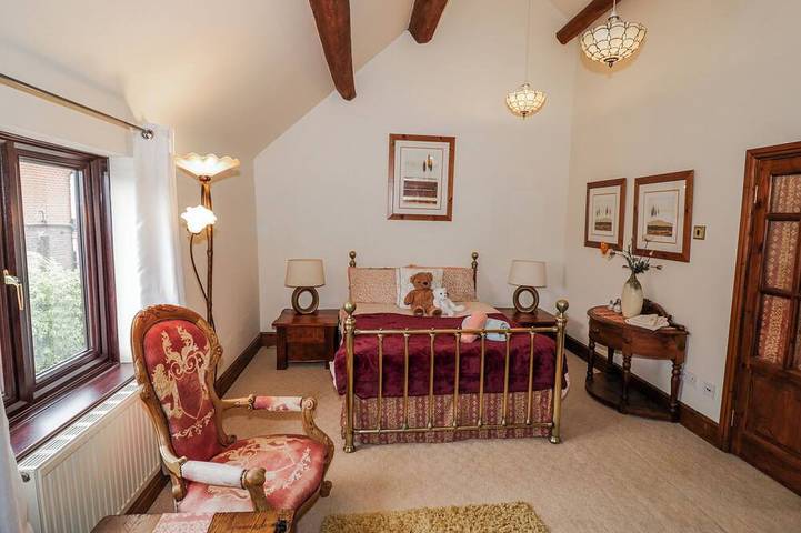 The Haybarn, pet friendly, character holiday cottage in Lichfield in Staffordshire