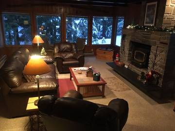 Log Cabin for 8 Guests in Government Camp, Mount Hood, Picture 4