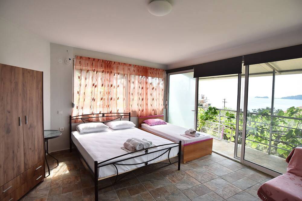 Entire apartment, Nature Lovers-Golden Beach-Triple room with View & Balcony in Chrysi Ammoudia, Thassos