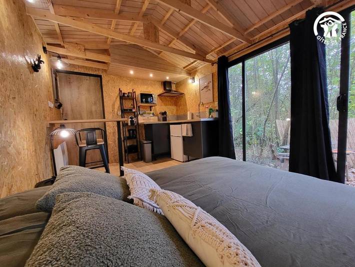 Location de vacances pour 2 personnes, avec jardin dans Bellebrune