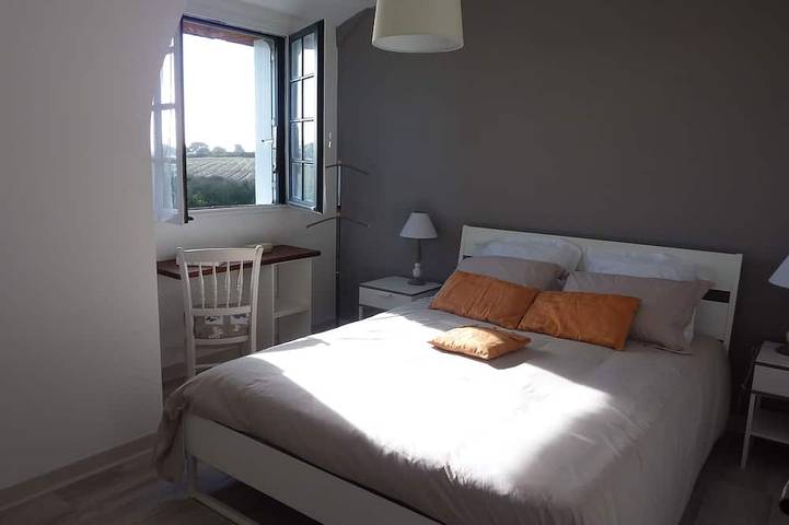 Quai 20 : House with swimming pool sleeps 10 by the sea in Ploemeur, Côte des Mégalithes