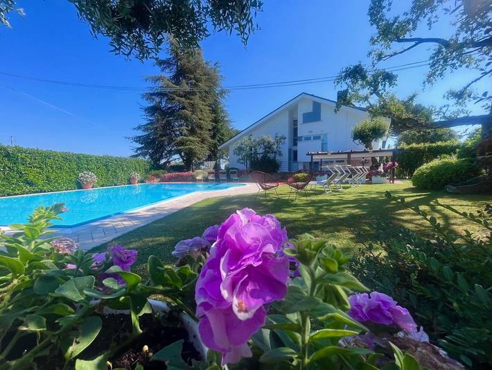 Casa vacanza per 10 persone, con balcone e sauna nonché giardino, con animali domestici in Santarcangelo di Romagna