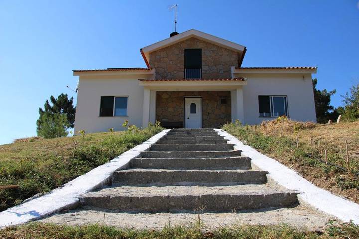 Gîte pour 4 personnes, avec piscine ainsi que vue et jardin à Gouveia - 2