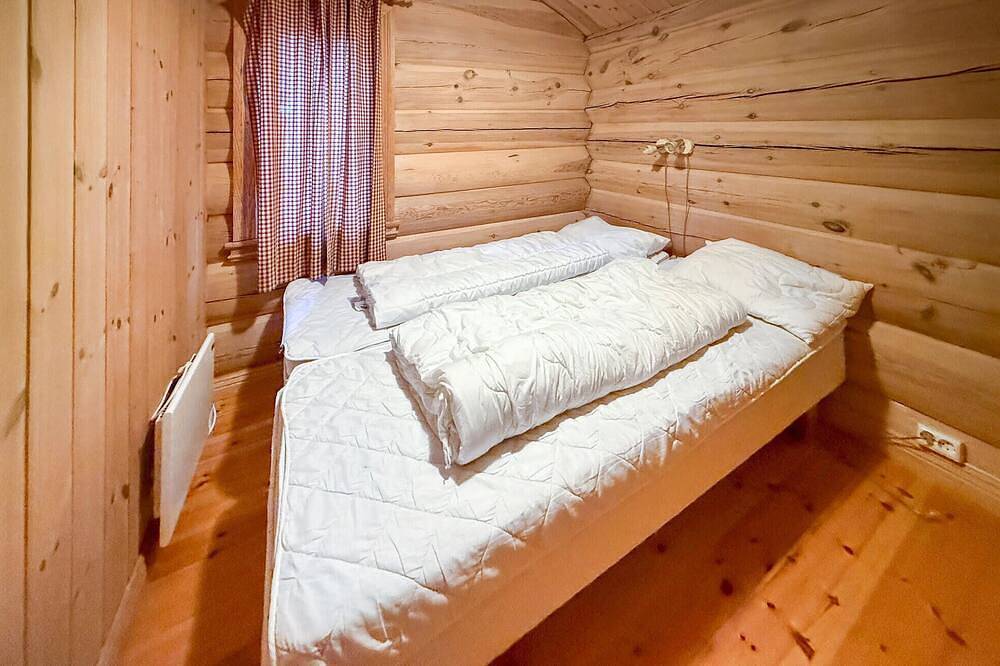3 bedroom amazing home in Dølemo in Tveitvatnet, Åmli