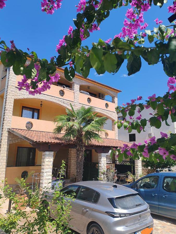 Maison d’hôte pour 10 personnes, avec vue et jardin, animaux acceptés