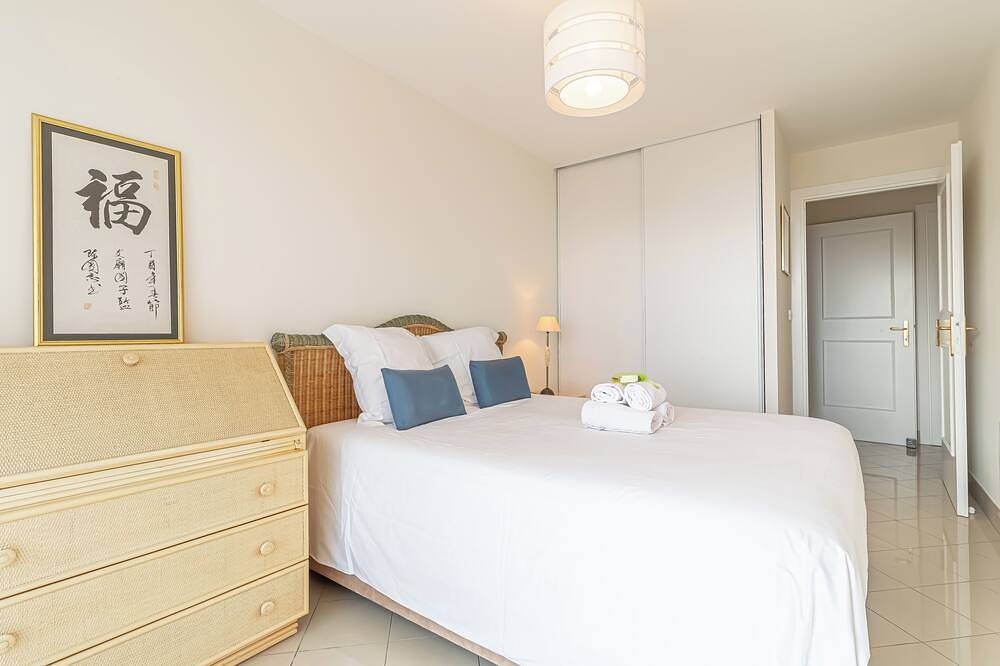 Entire apartment, High-End Residence with Pool and Panoramic Views in Beausoleil, Nice region