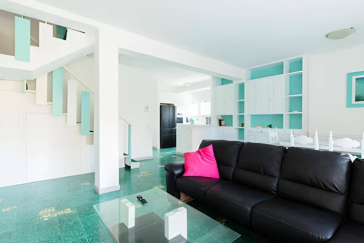 Villa Lilla Beachfront - Sea View with Parking and Private Garden in Anzio, Provincia di Roma