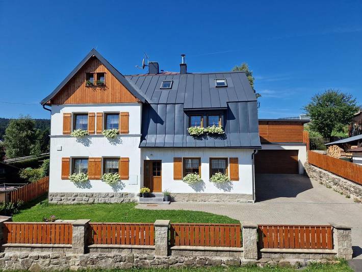 Gästehaus für 2 Personen, mit Terrasse und Garten sowie Sauna und Ausblick
