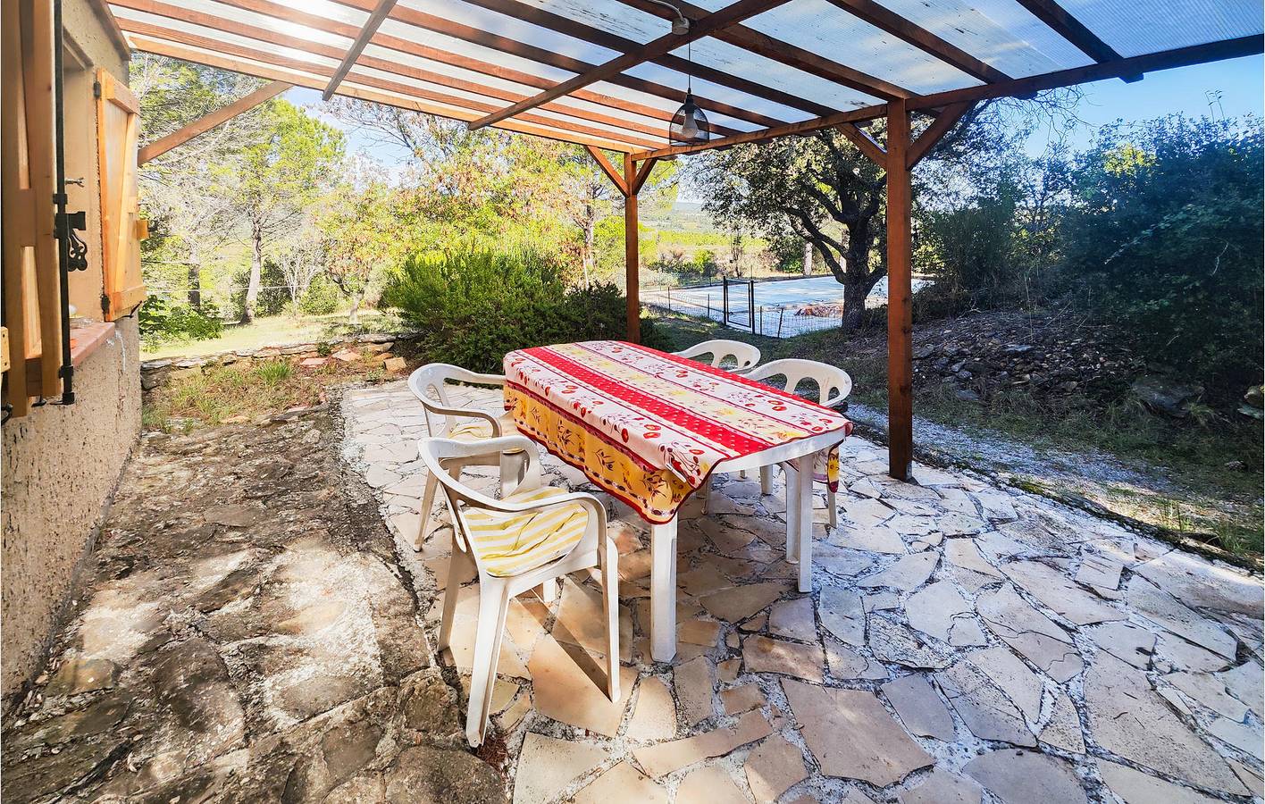 Appartement confortable avec piscine, jardin et Internet, près de Cesseras in Cesseras, Région de Béziers