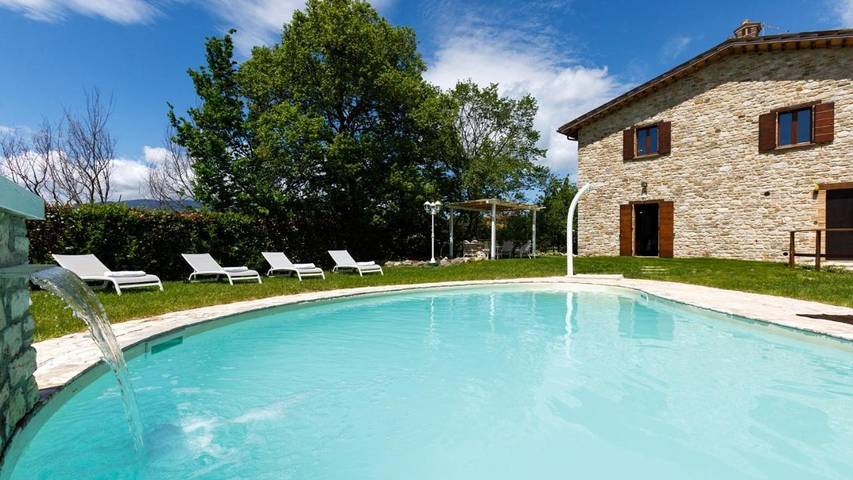 Location de vacances pour 10 personnes, avec piscine et jardin à Piandimeleto - 4