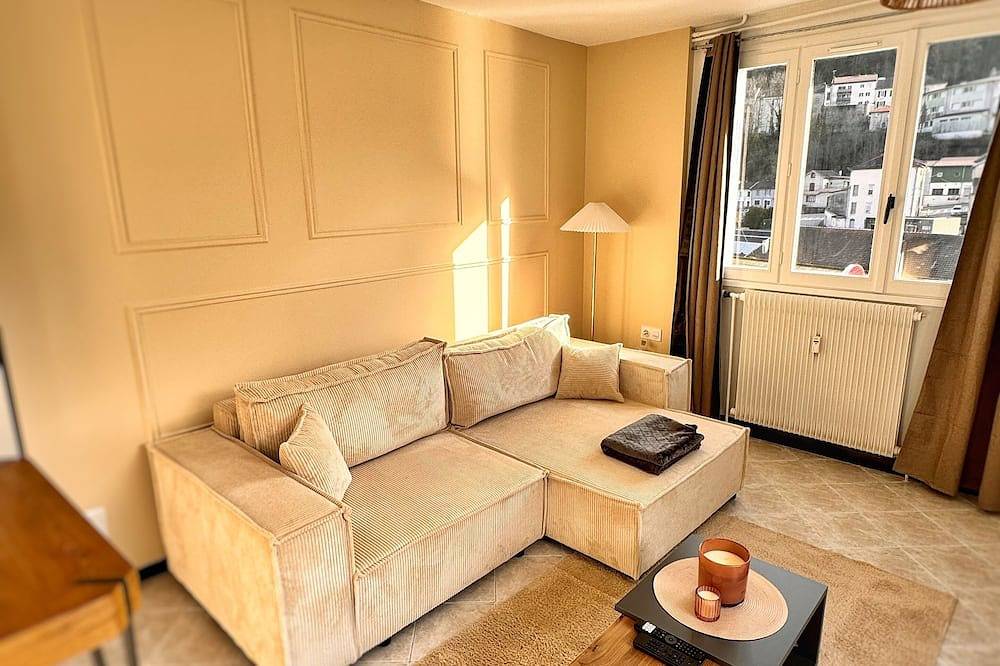 Entire apartment, L'Hellébore - Cosy with garage in Saint-Claude (Jura), Parc naturel régional du Haut-Jura