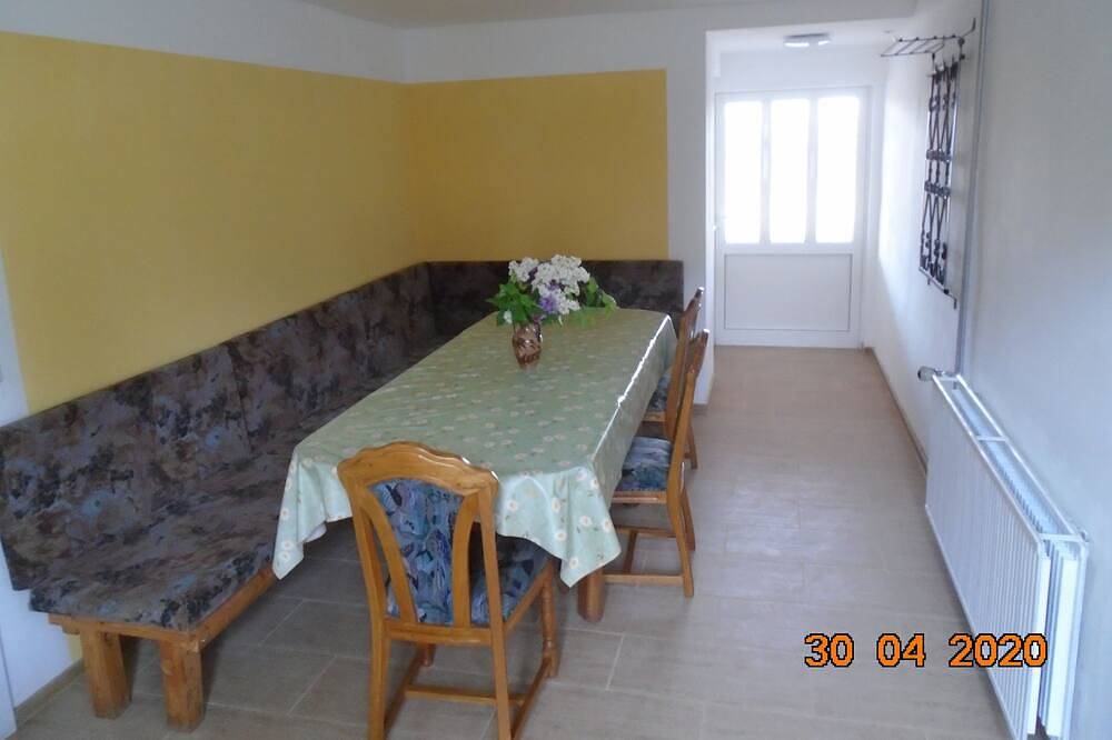Ganze Wohnung, Große Ferienwohnung mit stufenfreien Zugang. Nahe Erholungsgebiet Kiebitz-See. in Falkenberg/Elster, Naturpark niederlausitzer heidelandschaft (Brandenburg)