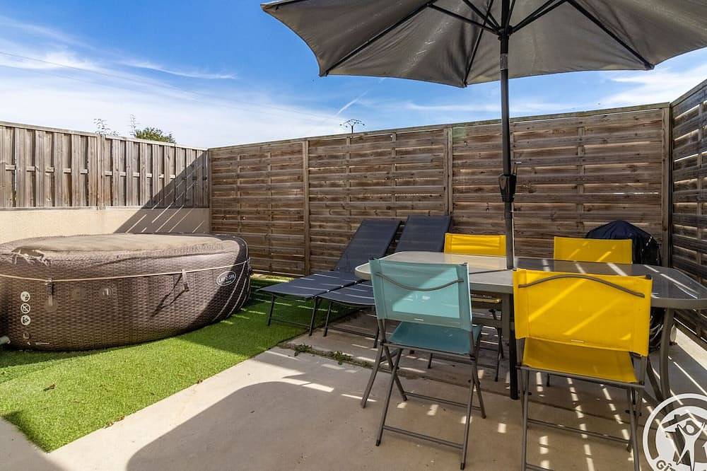 Gîte cosy avec spa privatif, terrasse et parking, au cœur des vignobles du Layon, idéal pour couples. in Lys-Haut-Layon, Vallée de la Loire