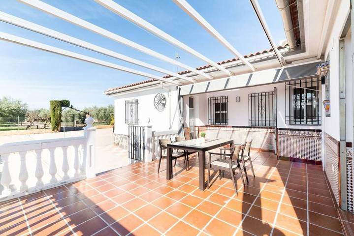 Casa rural para 14 personas, con Balcón y Terraza además de Jardín y Piscina en Colomera - 3