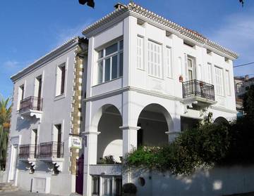 Gîte pour 2 personnes, avec jardin ainsi que vue et balcon dans Pýlos