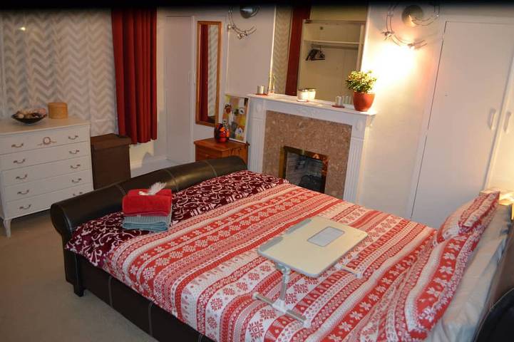 Ganze Wohnung, Alastrean Apartment. Large flat, cosy & warm w/ 3 beds, 2 bath, free parking in Aberdeen, Aberdeenshire