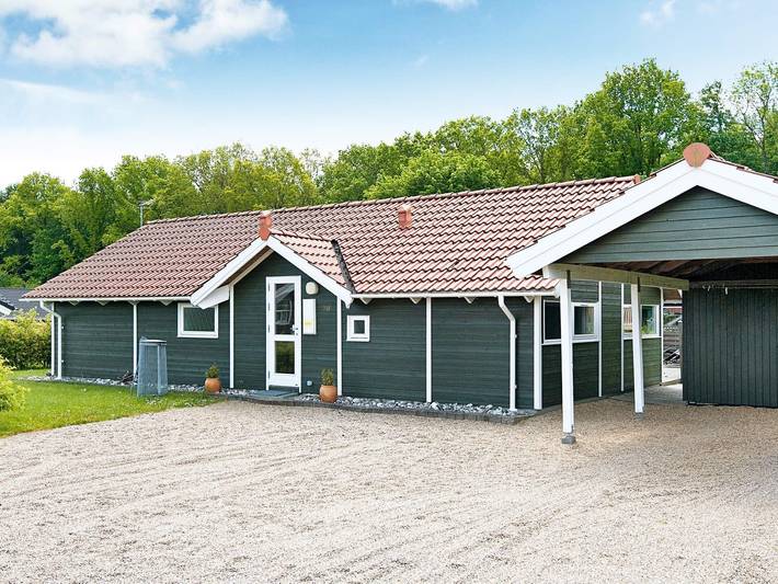 Ferienhaus für 8 Personen, mit Whirlpool und Terrasse sowie Sauna in Pøt Strandby
