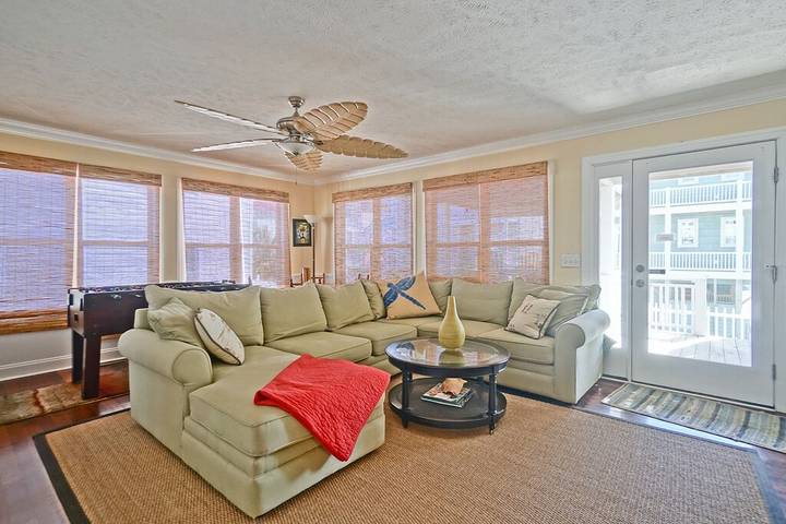 Vacation rental for 14 people, with yard and balcony in Ocean Isle Beach