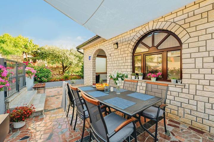 Ferienhaus mit Meerblick für 7 Personen, mit Garten und Ausblick, mit Haustier in Poreč