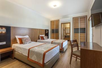 Villa for 12 People in Montes de Alvor, Alvor, Photo 1