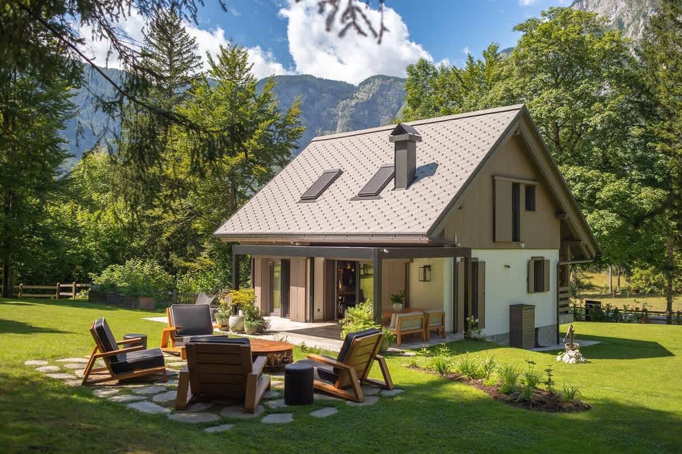 Luxury Chalet with Jacuzzi at Lake Bohinj in Bohinj, Nationaal park Triglav