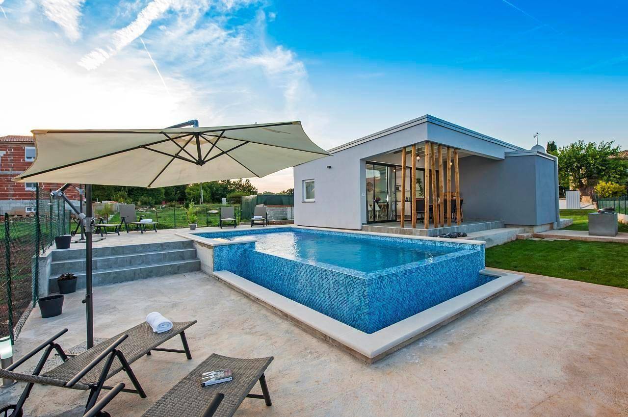 Ferienhaus in Šegotići mit Großem Garten in Peruski, Südküste Istrien