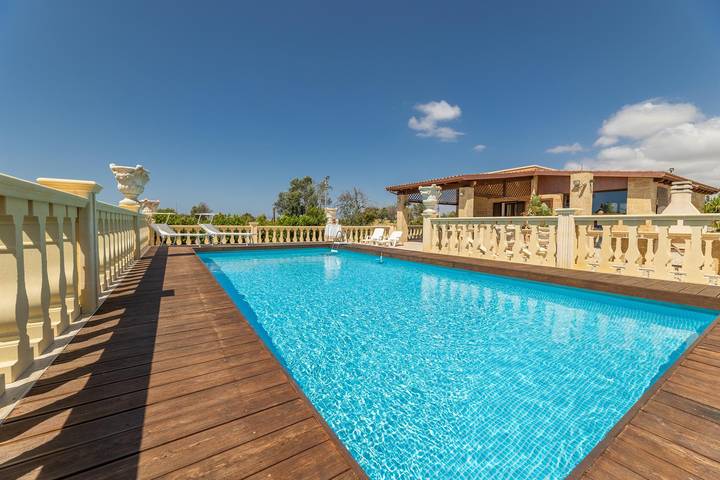 Location de vacances pour 5 personnes, avec terrasse ainsi que piscine et jardin à Corsano - 4