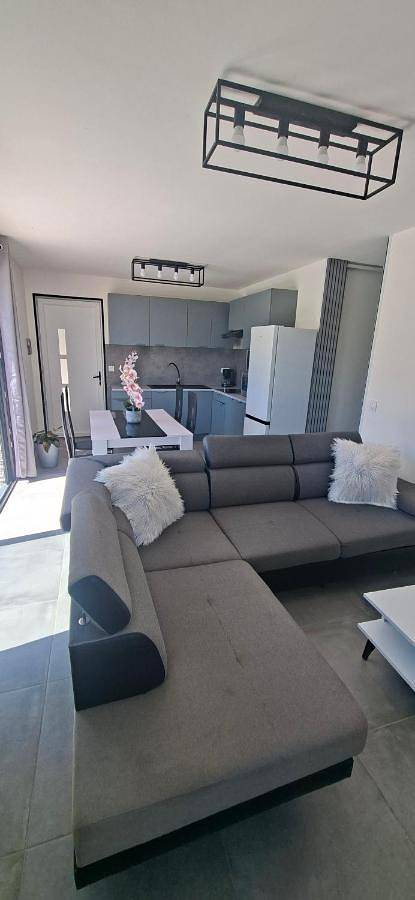 Apartamento de vacaciones para 3 personas, con piscina además de terraza y vistas - 1