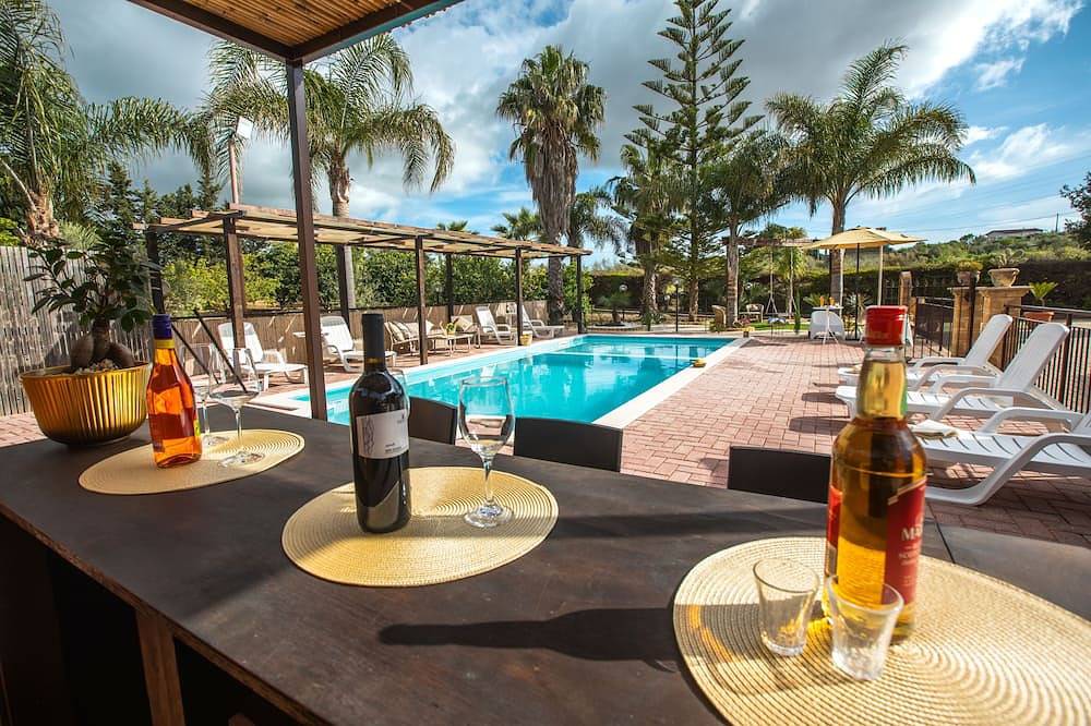 Villa Gioiosa 5Br Villa:Gated Pool, Pizza Oven, Bbq,Ac & Wifi, Perfect for Families in Favara, Agrigento Provinz