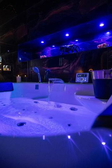 Cottage pour 2 personnes, avec jacuzzi à Corbas