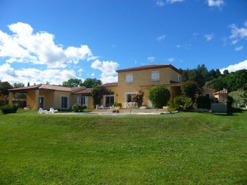 Gîte pour 7 personnes, avec jardin ainsi que piscine et vue à Jouques