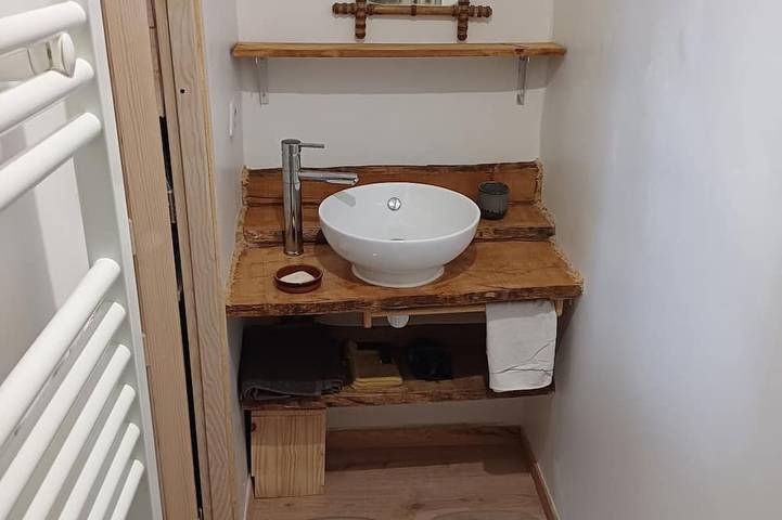 \"La Cabane des 2 Soeurs\" (4-6 personnes), Parc des Écrins, 5 min des 2-Alpes in Le Bourg-d'Oisans, Les Deux Alpes