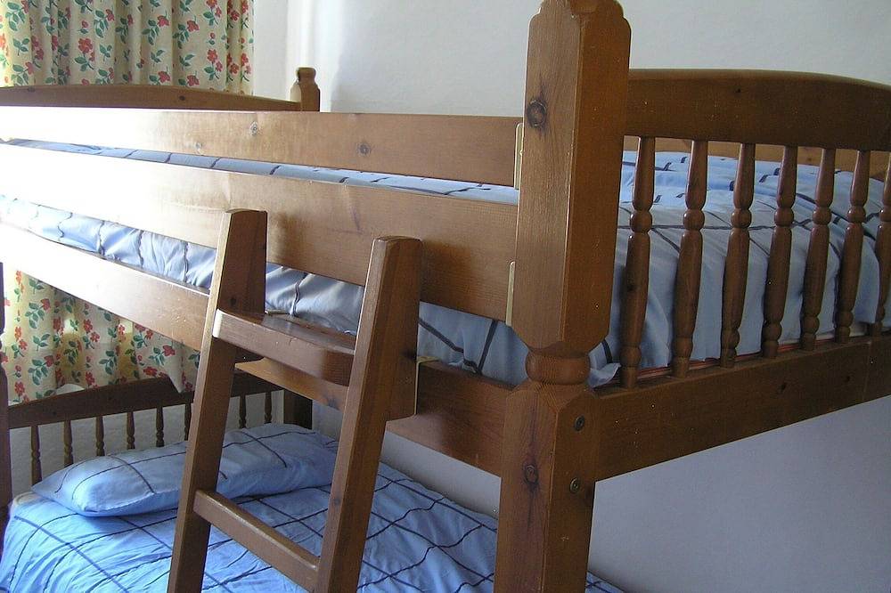 Characterful 18th century cottage in Bridport close to the Jurassic Coast. in Bridport, Dorset