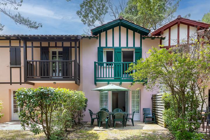 Villa 'Christine' con piscina compartida, jardín compartido y balcón in Moliets-et-Maa, Côte d’Argent